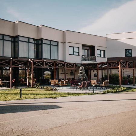 Hotel & Distillery Monogram Gradac  Exteriör bild