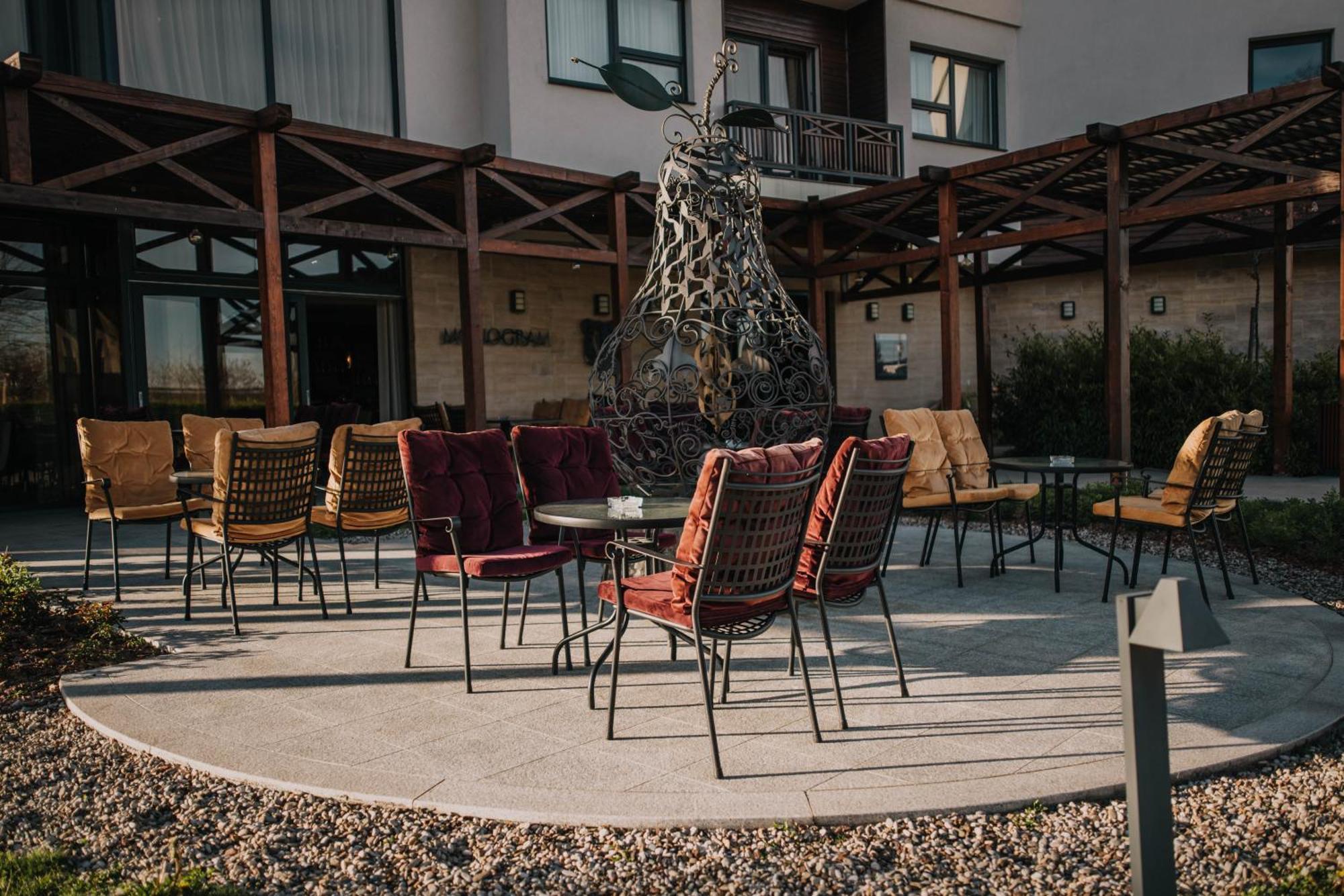 Hotel & Distillery Monogram Gradac  Exteriör bild