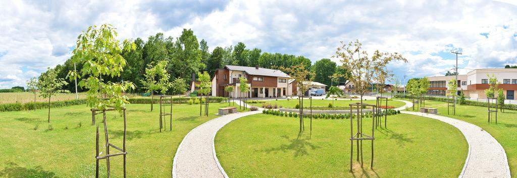 Hotel & Distillery Monogram Gradac  Exteriör bild