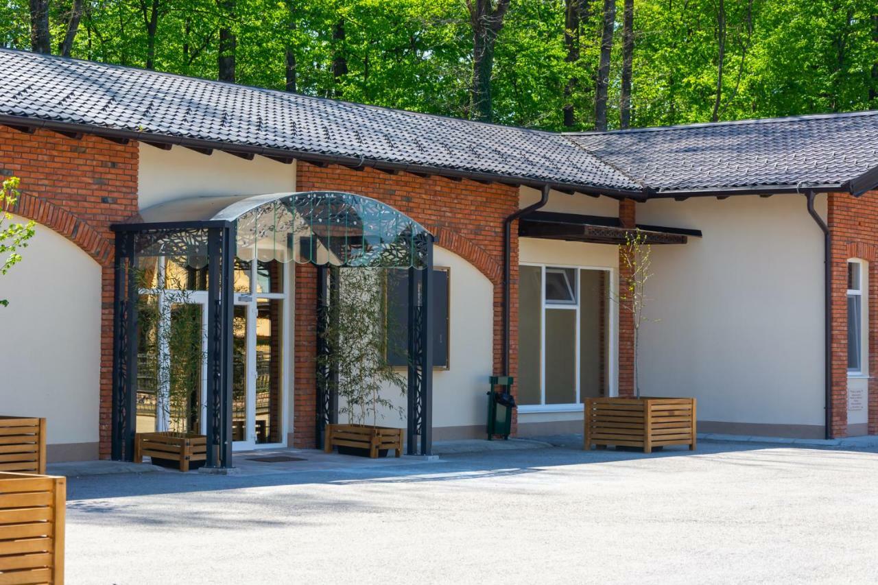 Hotel & Distillery Monogram Gradac  Exteriör bild