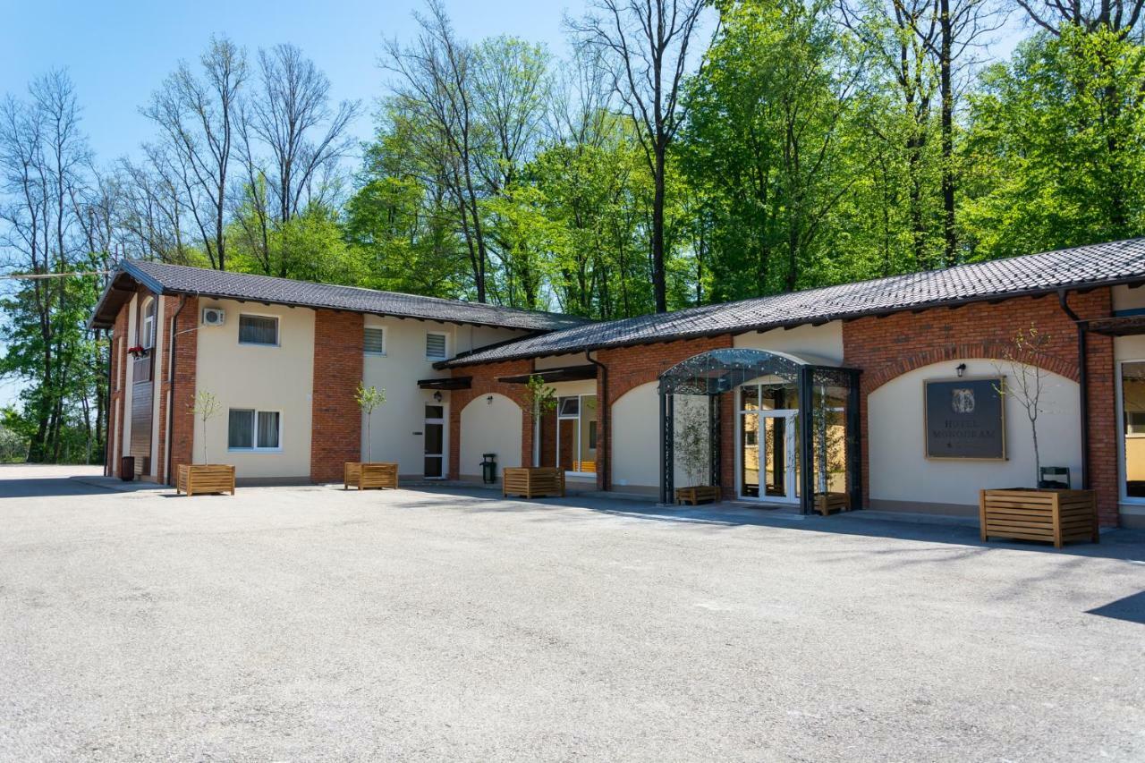 Hotel & Distillery Monogram Gradac  Exteriör bild