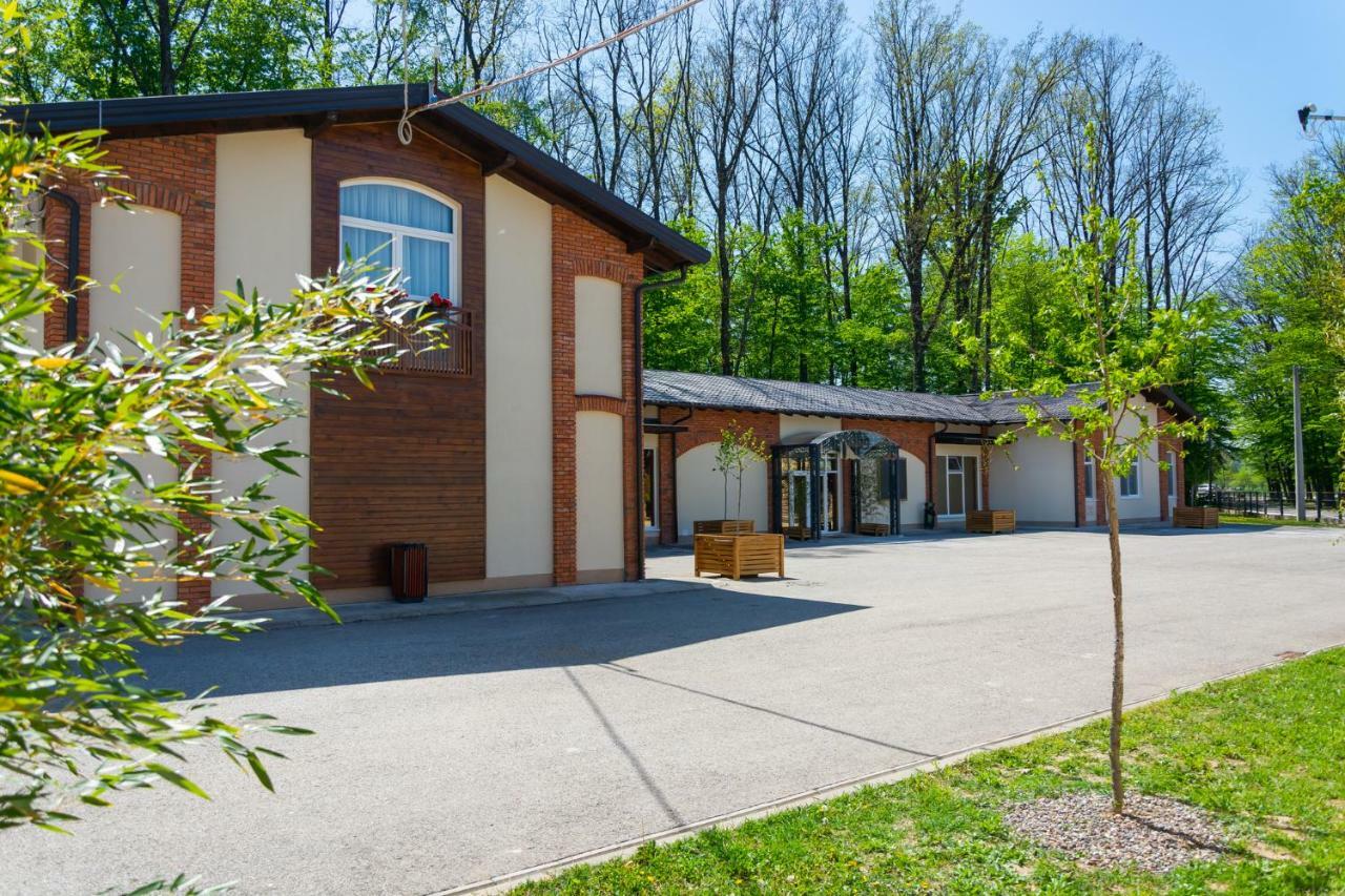 Hotel & Distillery Monogram Gradac  Exteriör bild