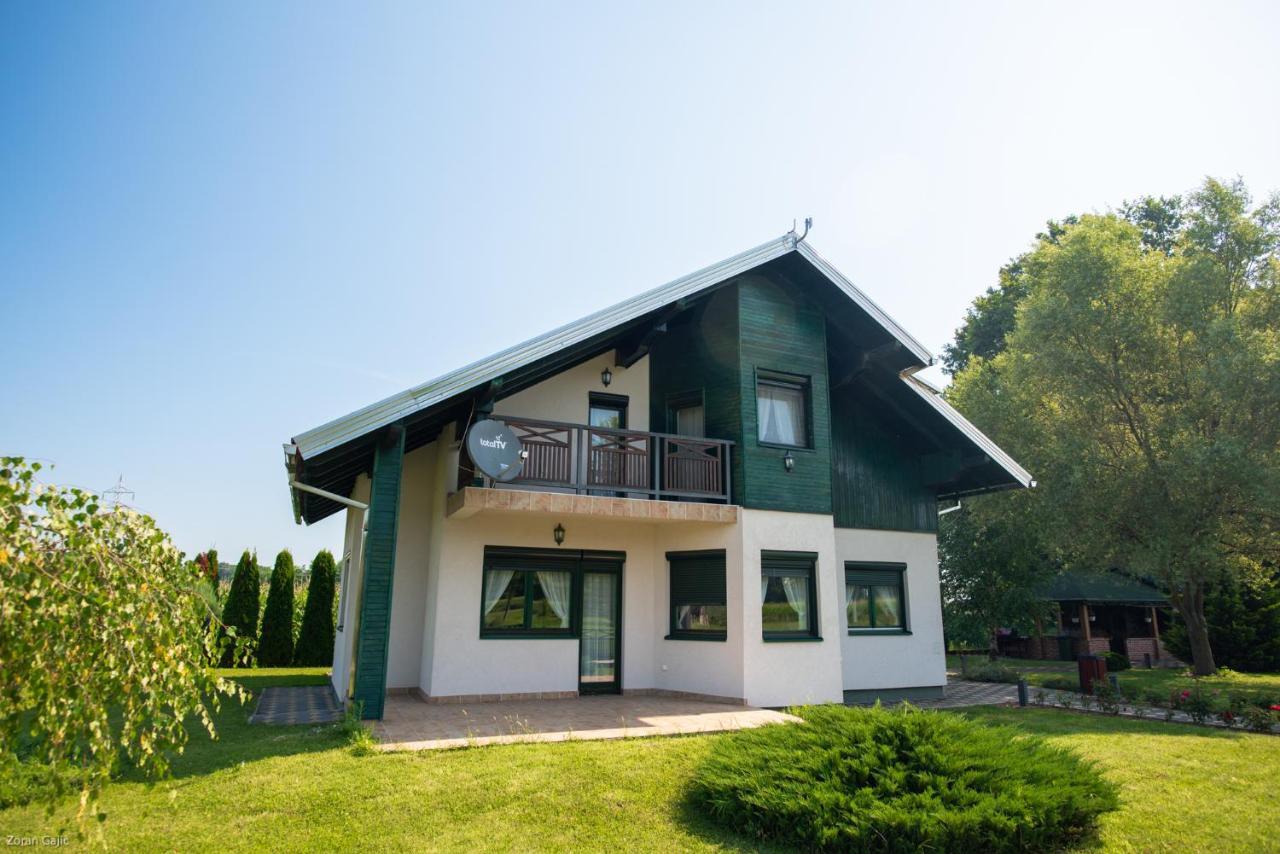 Hotel & Distillery Monogram Gradac  Exteriör bild