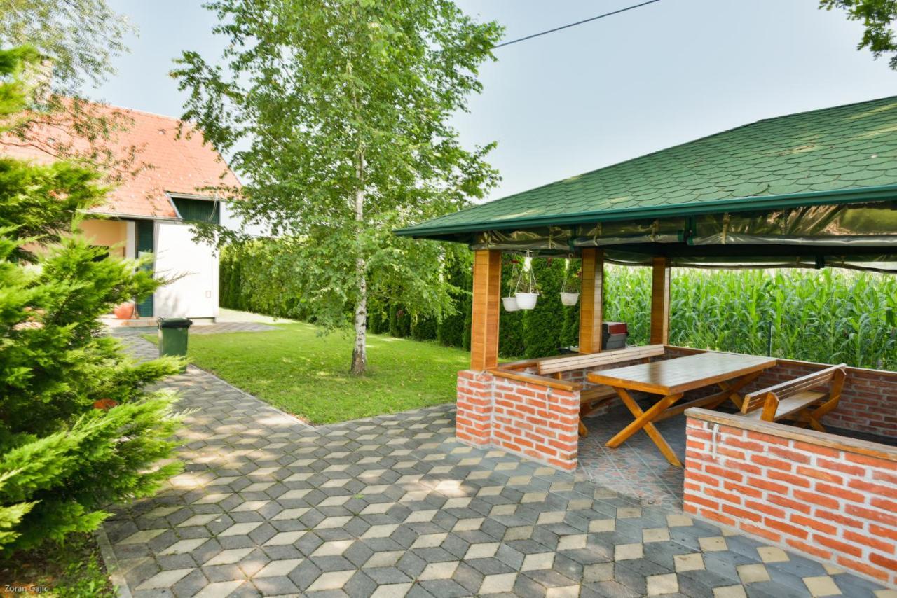 Hotel & Distillery Monogram Gradac  Exteriör bild