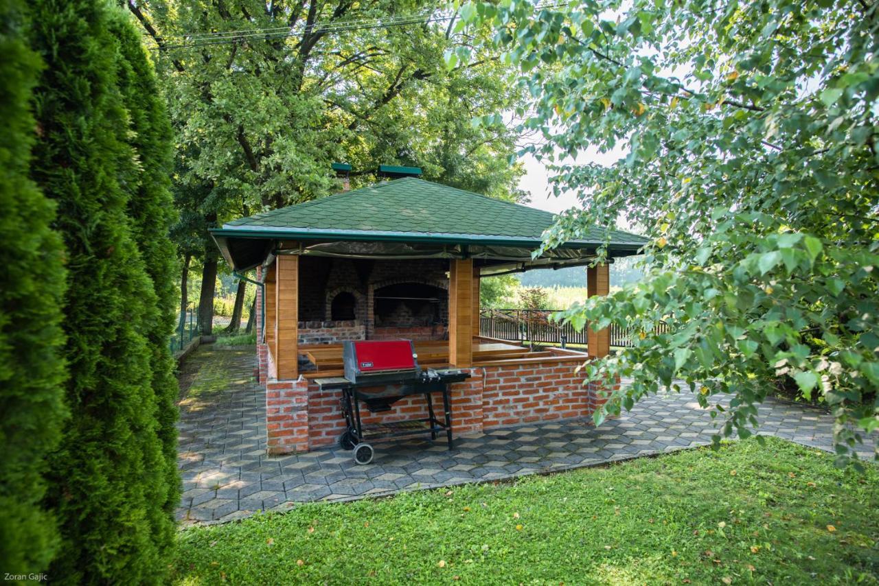 Hotel & Distillery Monogram Gradac  Exteriör bild